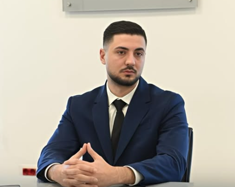 I sapo dalë nga bankat e shkollës, 24-vjeçari emërohet zv.drejtor i Portit Durrës
