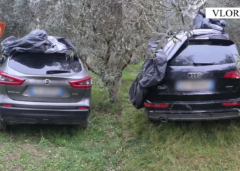 Dyshohet se do të përdoreshin në atentat, sekuestrohen dy automjete dhe tre bidona me benzinë në Vlorë