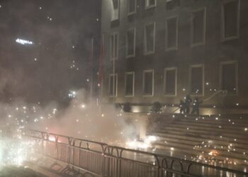 Protesta e PD-së/ Policia: Janë arrestuar 18 persona dhe proceduar 28 të tjerë, mes tyre një deputet