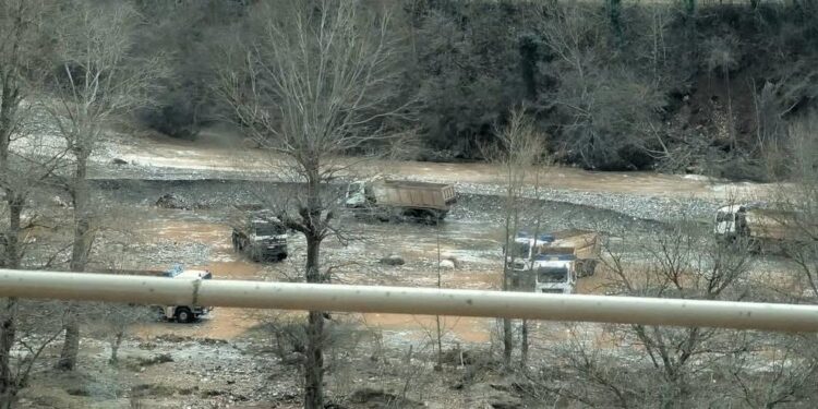 Bllokimi i rrugës Librazhd-Pogradec/ ‘Shpërdorim detyre’ e ‘shkelje të barazisë në tenderë’, Prokuroria zbarkon në Dragostunjë, në hetim lejet për inertet
