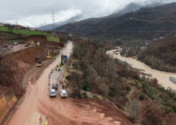 Përkeqësohet situata në aksin Librazhd-Qafë Thanë, demontohet ura te “Arrat e Gurrës”