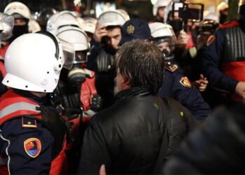 Policia e Shteti dhunon fotoreporterin, Felix Bilani