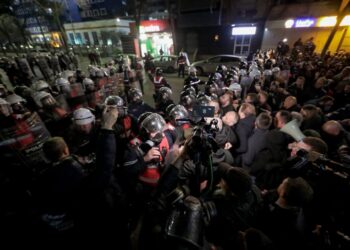 Koçiu – Berishës: Don Kishot që grindesh me koshat e mbeturinave! Po provokon