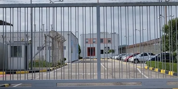 Të dënuarit i zbulohet drogë në burgun e Fierit, e fshihte në zonën intime