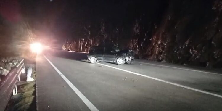 Aksident në Rrugën e Arbrit, përplasen 2 automjete