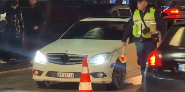 Aksident në aksin Pogradec-Korçë, makina përplas këmbësorin!