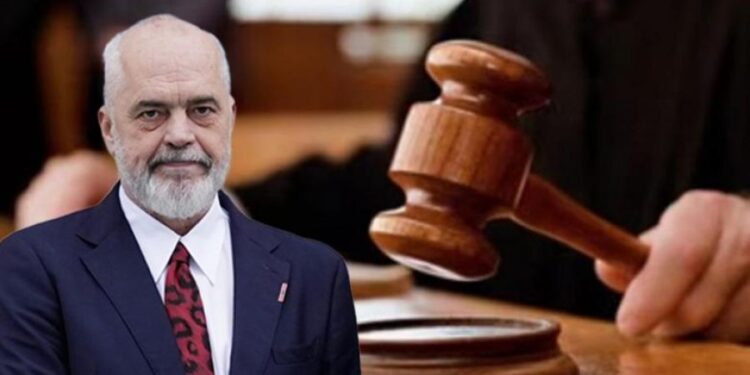 Rama u ‘rrit’ pagat gjyqtarëve dhe prokurorëve. ‘Përkëdhel’ edhe presidentin
