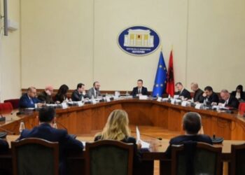Nis me debate mbledhja e Këshillit të Mandateve, Bardhi-Peleshit: Për dy muaj keni penguar drejtësinë