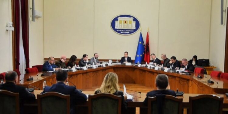 Nis me debate mbledhja e Këshillit të Mandateve, Bardhi-Peleshit: Për dy muaj keni penguar drejtësinë
