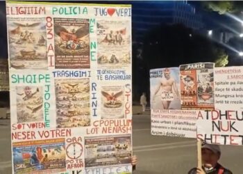 ‘Sot votën, nesër votrën’, protesta e qytetarëve me pankarta kundër Ramës