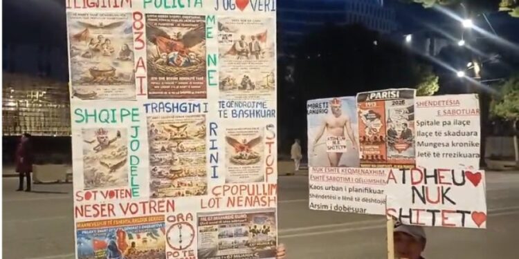 ‘Sot votën, nesër votrën’, protesta e qytetarëve me pankarta kundër Ramës