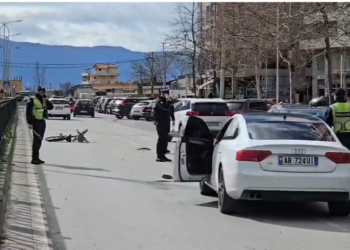 Vlorë/ “Audi” përplas një person në biçikletë, i plagosuri në gjendje të rëndë