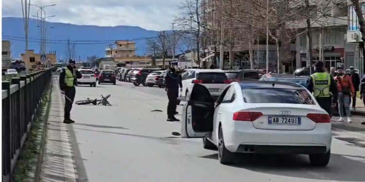Vlorë/ “Audi” përplas një person në biçikletë, i plagosuri në gjendje të rëndë