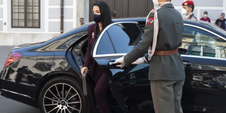 ‘Le Figaro’: Pezullohet përfundimisht bashkëpunëtorja e ngushtë e Ramës