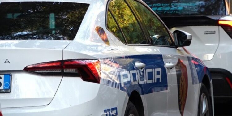 Tiranë/ Makina përplaset me motorin, plagosen dy të rinj