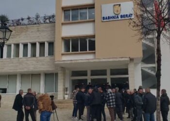 “Na duan vetëm për vota”/ Banorët e 3 fshatrave në Berat kërkojnë rrugë, nënkryetari i Bashkisë: Nuk ka fonde