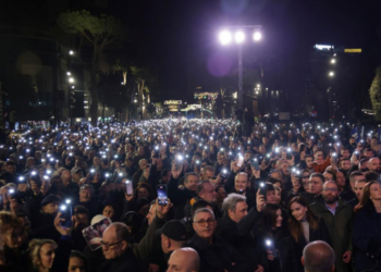 Mediat e huaja pasqyrojnë protestën/ Reuters citon Berishën: Ditët e Edi Ramës janë të numëruara