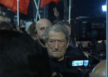 Berisha në protestën e PD: Rama nuk shpëton dot as po të largojë 30 Lubi
