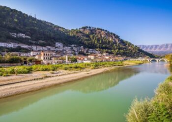 Dyshohet se u vetëmbyt në lumin Osum, nxirret trupi i pajetë i 58-vjeçares në Berat