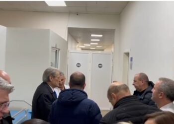 Protesta/ Policia thotë se 16 efektivë përfundojnë te Trauma, PD: Në spital s’ka asnjë oficer!