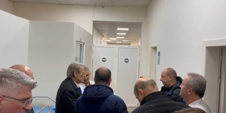 Protesta/ Policia thotë se 16 efektivë përfundojnë te Trauma, PD: Në spital s’ka asnjë oficer!