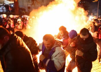 Opozita ka nisur ‘Kilometrin e fundit’/ LE MONDE citon Berishën: Do e shpëtojmë Shqipërinë nga Rama