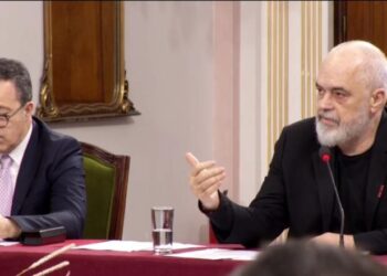 Pezullimi i Ballukut/ Rama vijon sulmet: Gjyqtarët kanë boshllëk në tru!
