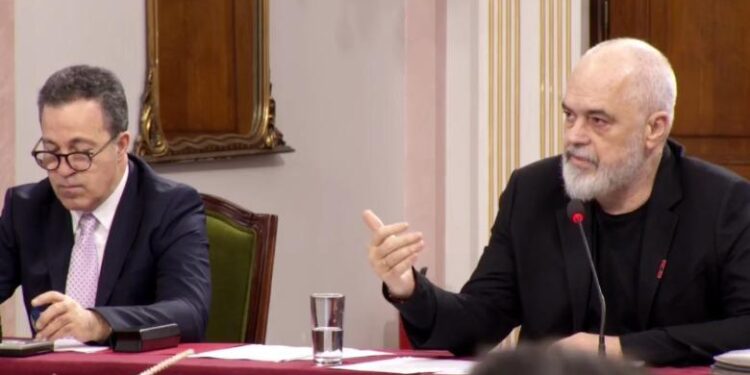 Pezullimi i Ballukut/ Rama vijon sulmet: Gjyqtarët kanë boshllëk në tru!
