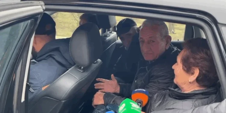 Qytetarët me orë të tëra të bllokuar në Librazhd: Jemi të sëmurë…