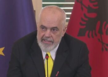 Rama mbledh kabinetin në Kryeministri, mungojnë Ministrat e shkarkuar