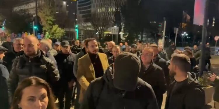 Salianji i bashkohet protestës së PD-së te Kryeministria!