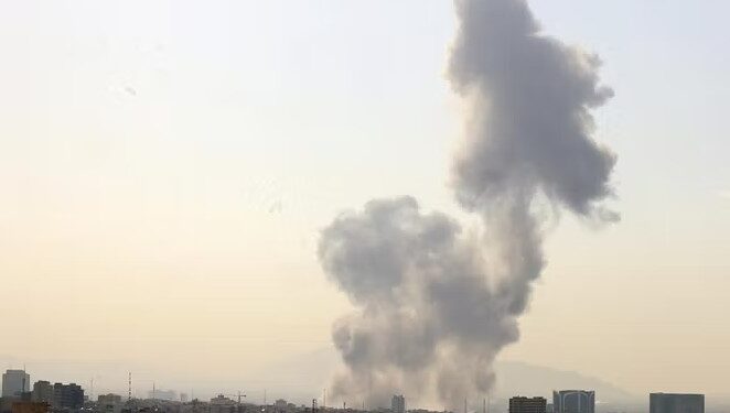 Reuters: Dy zyrtarë të lartë iranianë u vranë gjatë sulmeve të Izraelit