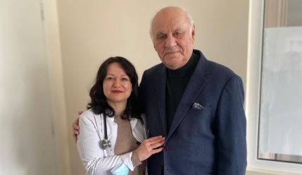 FOTO/ U shtrua në spital pas problemeve shëndetësore, ish-Presidenti Alfred Moisiu del nga QSUT