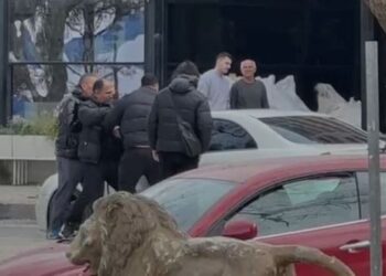 Sherr për një vend parkimi te “Uji i Ftohtë” në Vlorë