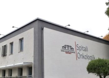 Skandal në Onkologjik/ Pacientëve u shtyhet kimioterapia për shkak të pushimeve