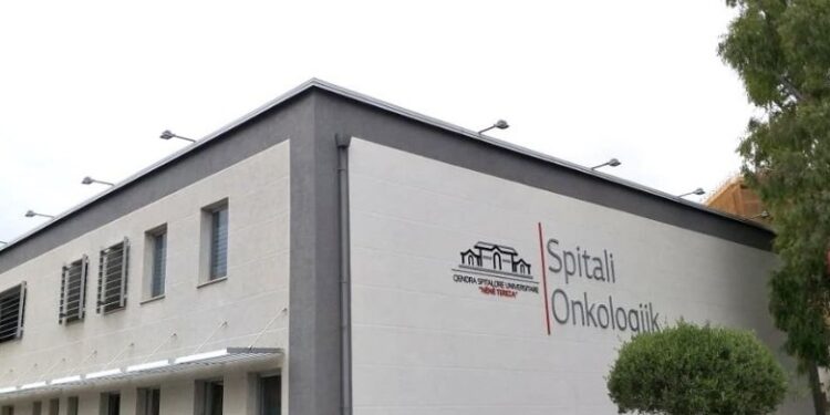 Skandal në Onkologjik/ Pacientëve u shtyhet kimioterapia për shkak të pushimeve