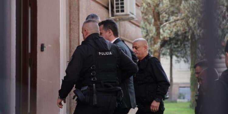 Gjykata pezullon afatet e paraburgimit për Veliajn dhe të pandehurit që janë me masë arrest në shtëpi/ Çfarë u tha në seancë