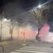 Hedhje të vazhdueshme molotovësh, vendi mbushet me tym pranë Xhamisë së Namazgjasë