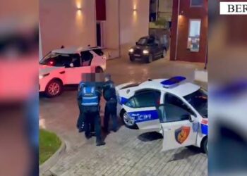 Plagosi me thikë 48-vjeçarin pas sherrit, përfundon në pranga autori në Berat