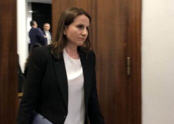 Lufta Iran-Izrael shtyn gjyqet në Tiranë, gjyqtarja e dosjes “Veliaj” mbetet e izoluar në Dubai