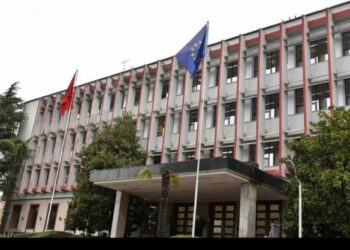 Ministria e Jashtme thirrje qytetarëve: Shmangni udhëtimet në Lindjen e Mesme