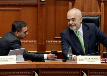 Ahmetaj i përgjigjet Ramës: Shkel prezumimin e pafajësisë sa herë i intereson politikisht