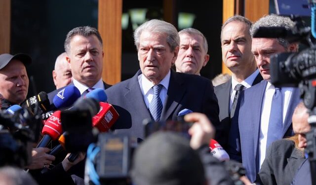 “Njeriu më i poshtëruar sot në Europë”, Berisha: Dorëheqja e Ramës është zgjidhja e vetme