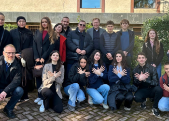 Shkolla gjermane, me emrin e shqiptarit që shpëtoi hebrenjtë, dërgon nxënës në Tiranë për përkujtimin e Holokaustit