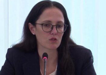 Nafta 200 l/litër, ministrja tallet me shqiptarët: Kush konsumon më shumë, paguan më shumë
