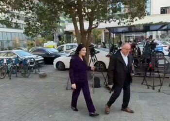 Akuzohet si pjesë e grupit kriminal në AKSHI, ish-drejtoresha Mirlinda Karçanaj paraqitet në SPAK