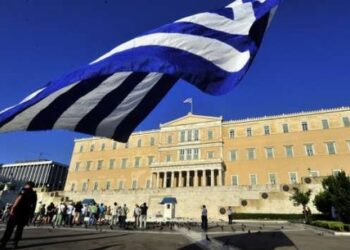 Greqia rrit sërish pagën minimale, përfitojnë edhe emigrantët shqiptarë