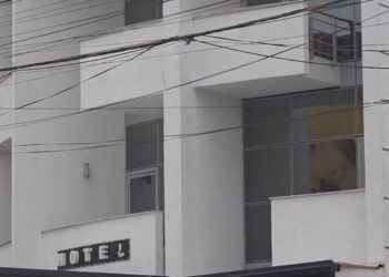 Plagosja e 18-vjeçares te hoteli “Gjuta” në Sauk, arrestohen babai dhe kushëriri i të dashurit të saj