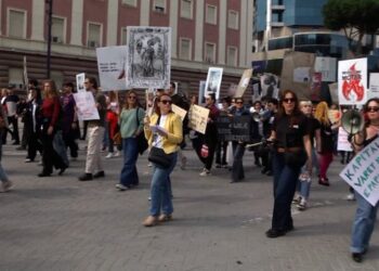 ‘Kundër dhunës dhe pabarazisë’, protestë në Tiranë për ditën e gruas