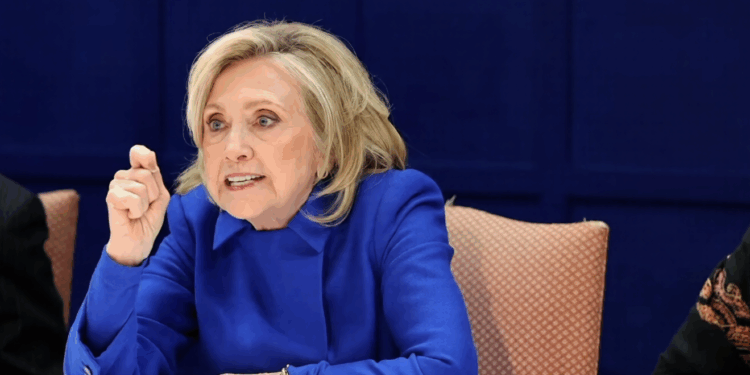 Epstein/ Hillary Clinton nervozohet gjatë dëshmisë, godet tavolinën dhe del nga salla